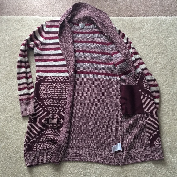 Ecoté Sweater/Cardigan - Picture 3 of 7